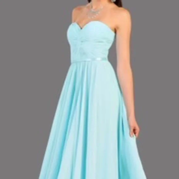 Dress - Picture 1 of 3